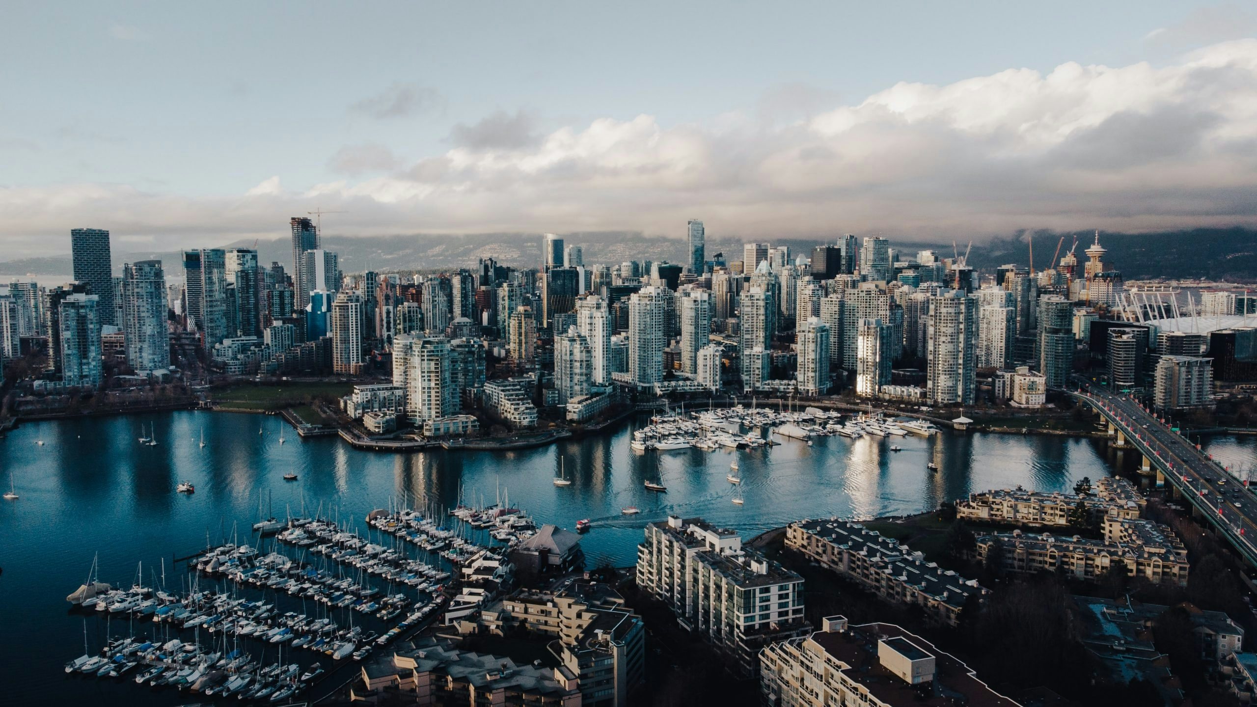 Realtors and Chinese clients are rushing to close property deals in Vancouver ahead of Canada’s nation-wide ban on foreign home buyers, as more Chinese are looking to move to Vancouver amid China’s pandemic lockdowns. Photo: Unsplash