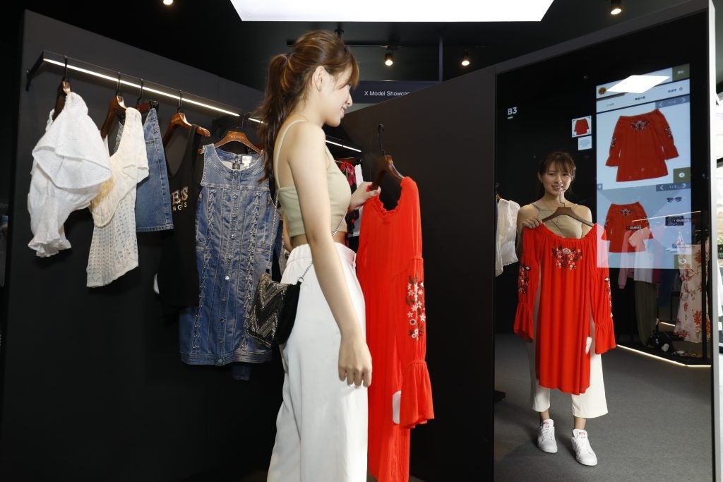 Alibaba partnered with GUESS to launch a FashionAI concept store, featuring smart racks, smart mirrors, and next-generation fitting rooms. Photo: Business Wire
