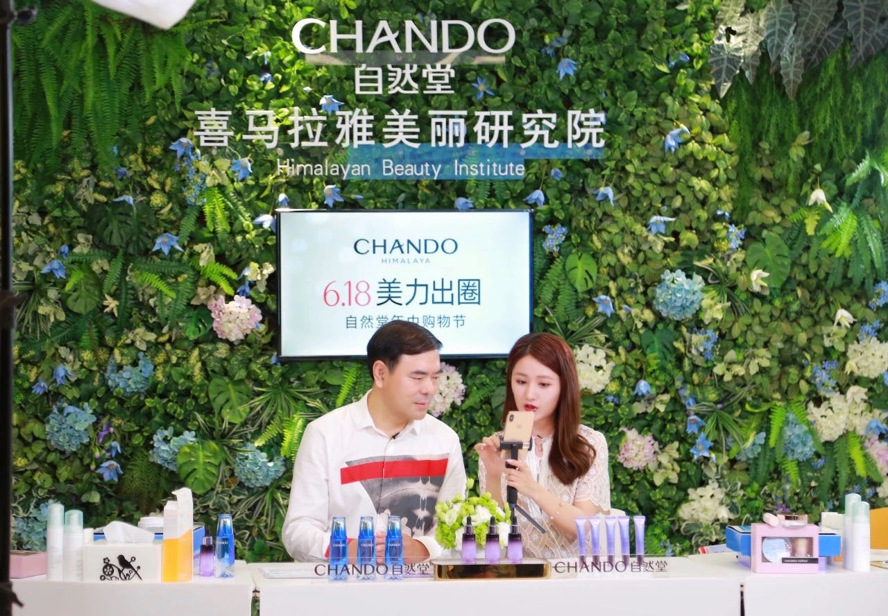 Chando's CEO Mr. Zheng (left) joins a live stream event