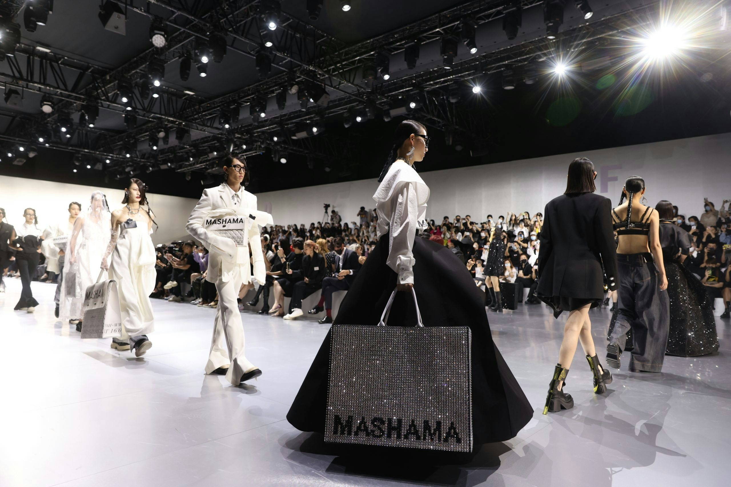 MASHAMA Spring 2022 opened Shanghai Fashion Week.