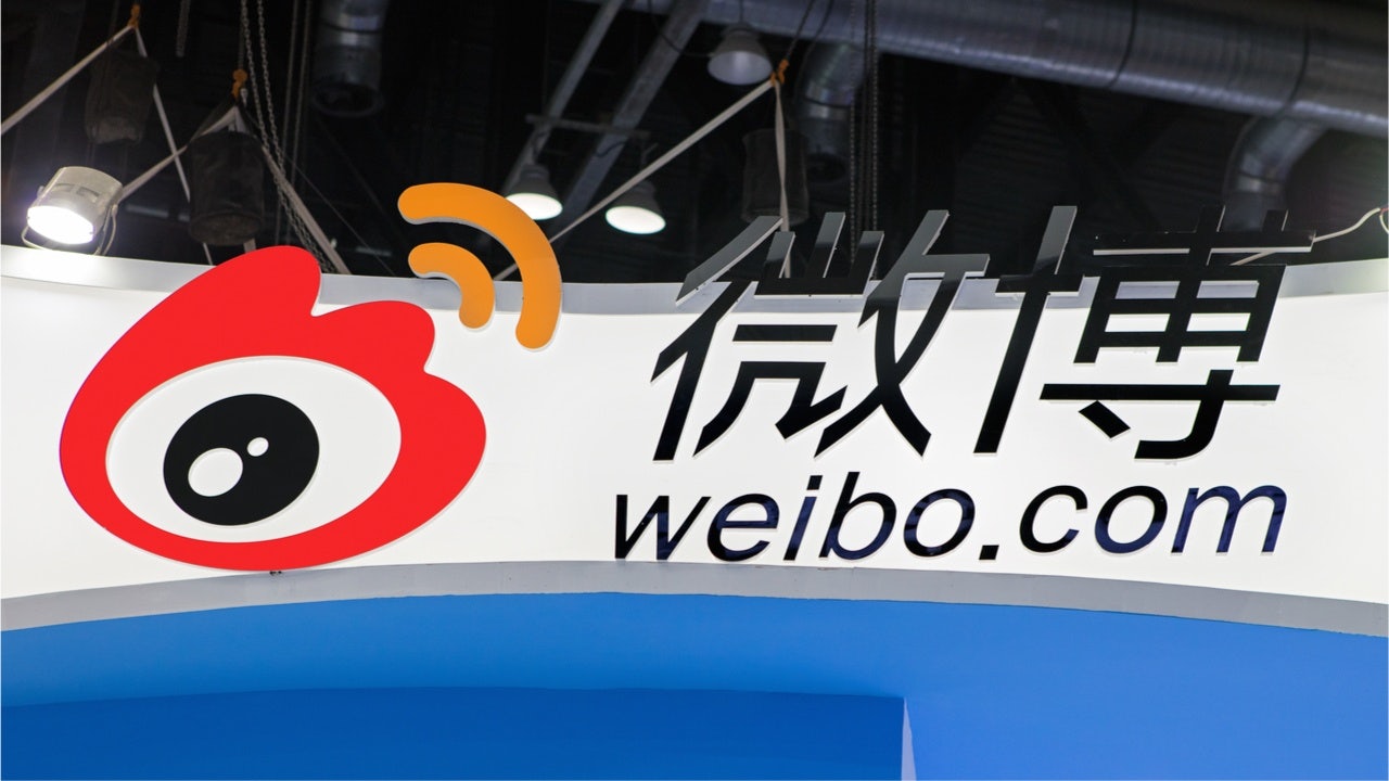 Weibo has become the sixth Chinese company threatened with delisting by the U.S. It has two options: submit evidence or return home. What will it choose? Photo: Shutterstock