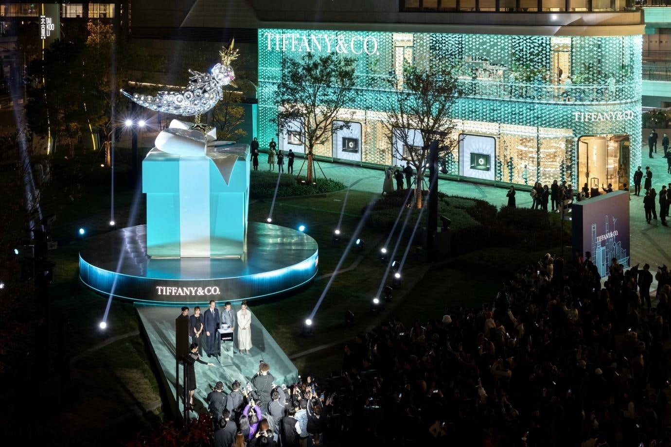 Stars gather for Tiffany & Co.’s holiday lighting ceremony outside its new Taikoo Li Qiantan store. Photo: Tiffany & Co.