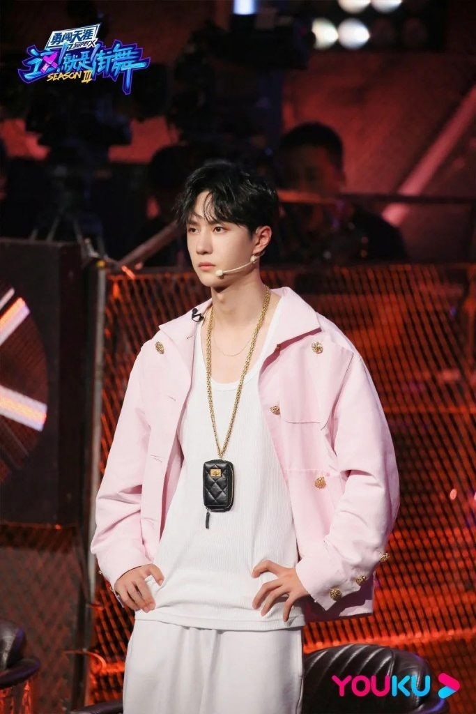 Idol Wang Yibo wore a pink jacket from Chanel’s pre-fall 2020 womenswear collection on the TV show Street Dance of China. Photo: @Street Dance of China Weibo