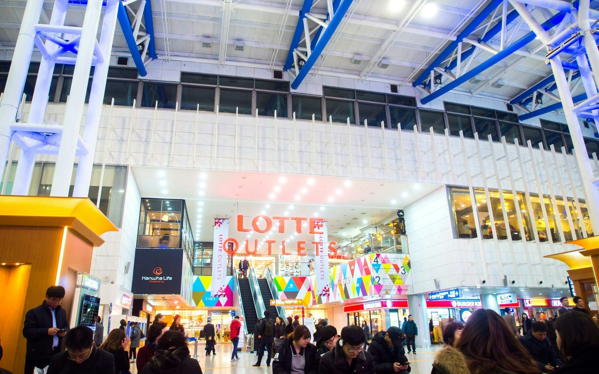 South Korean conglomorate Lotte was one of the winning bidders for new duty-free licenses. (T.Dallas/Shutterstock)