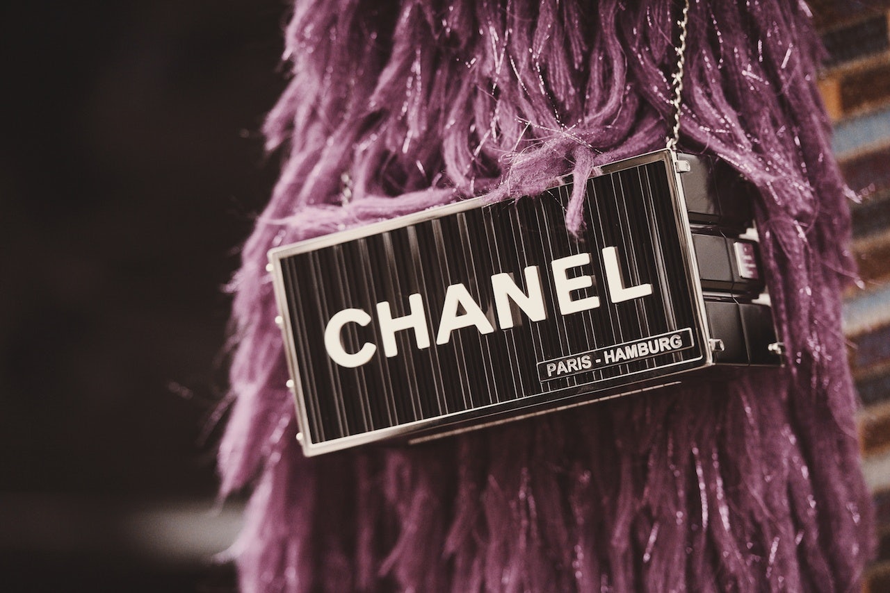 Chanel’s investment in print media in October increased by 143% month-on-month, much higher than 42% of Gucci and 12% of Louis Vuitton. Photo: shutterstock.com