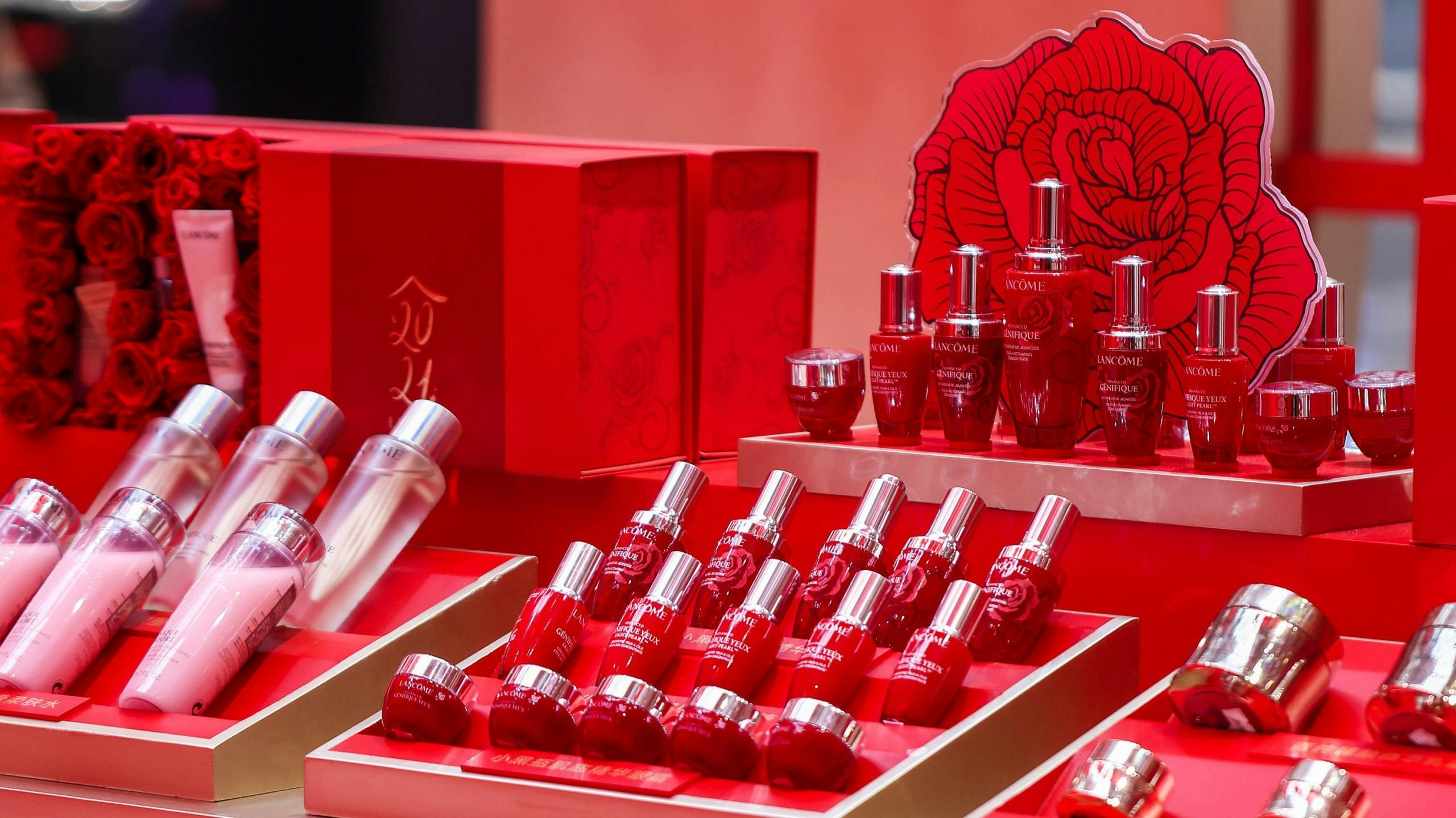 Western luxury brands often botch their China marketing by using the culturally-loaded color red incorrectly. Yet, there are ways to use the color appropriately. Photo: Lancôme's Weibo