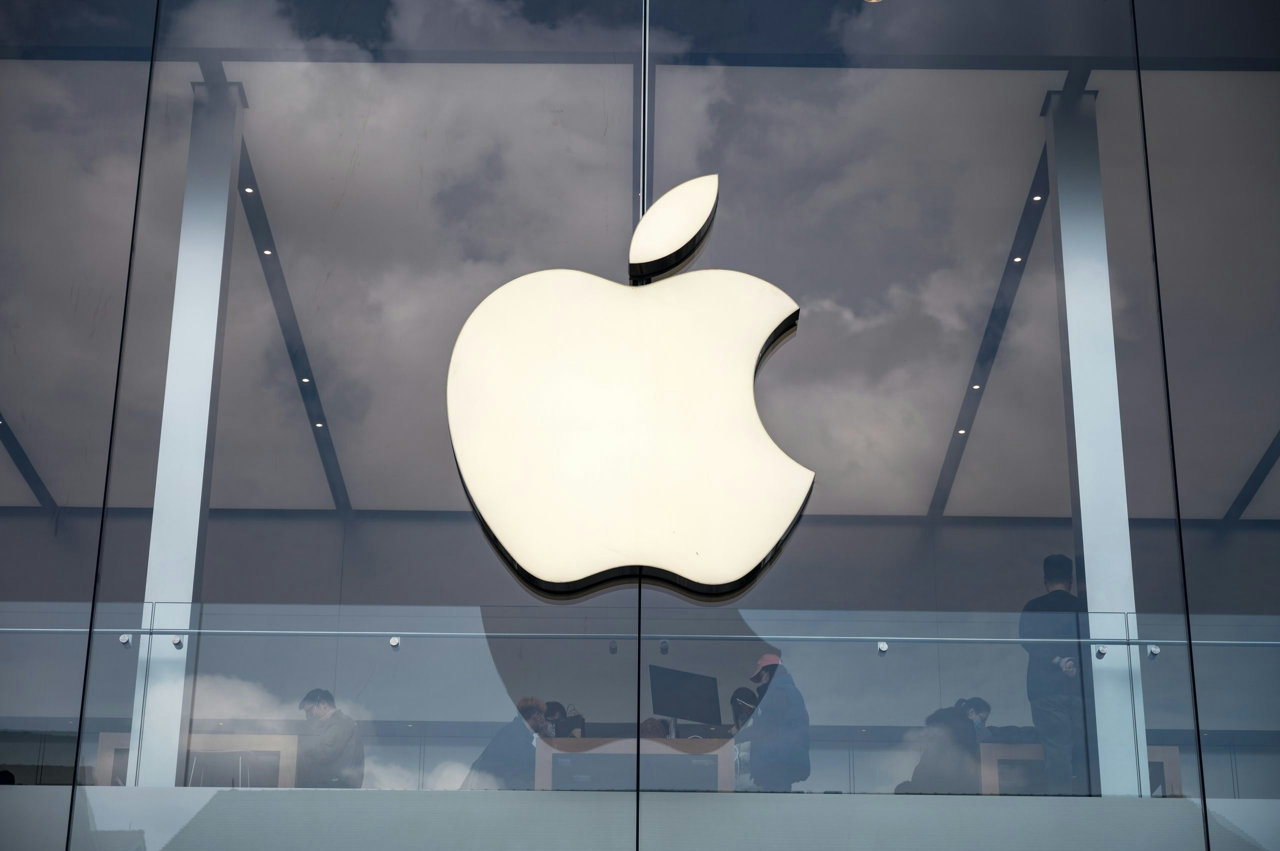 Apple, Dior, Gucci and Versace dip their toes in livestreaming as the format evolves away from discount culture to high-quality content in China. Photo: Shutterstock