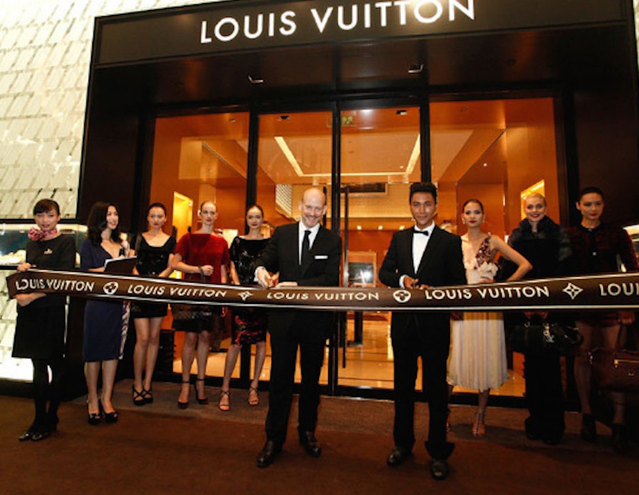 Louis Vuitton's new store opening at Chongqing, China. (Image via Louis Vuitton's official Weibo)