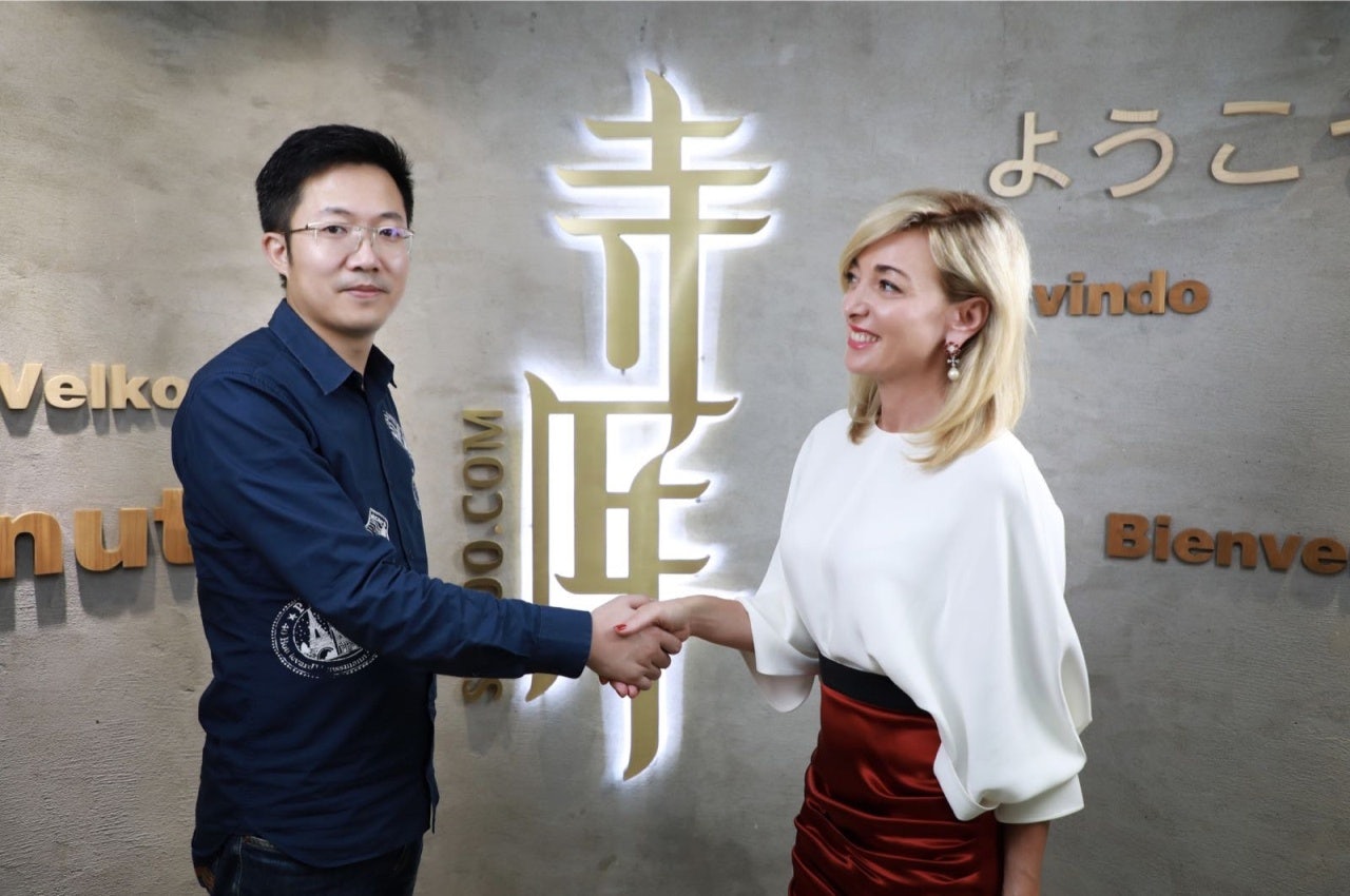 Federica Marchionni (right) with Secoo CEO Richard Li (left). Courtesy photo.