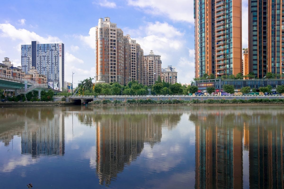 A new report suggests properties near waterfronts are very popular with emerging luxury consumers around the globe, including those from China. (Shutterstock)