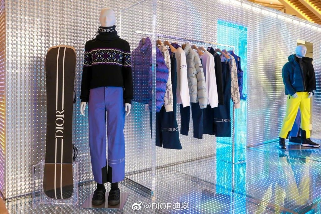 Dior presented its first men's ski capsule at Shanghai Plaza 66. Photo: Dior's Weibo.