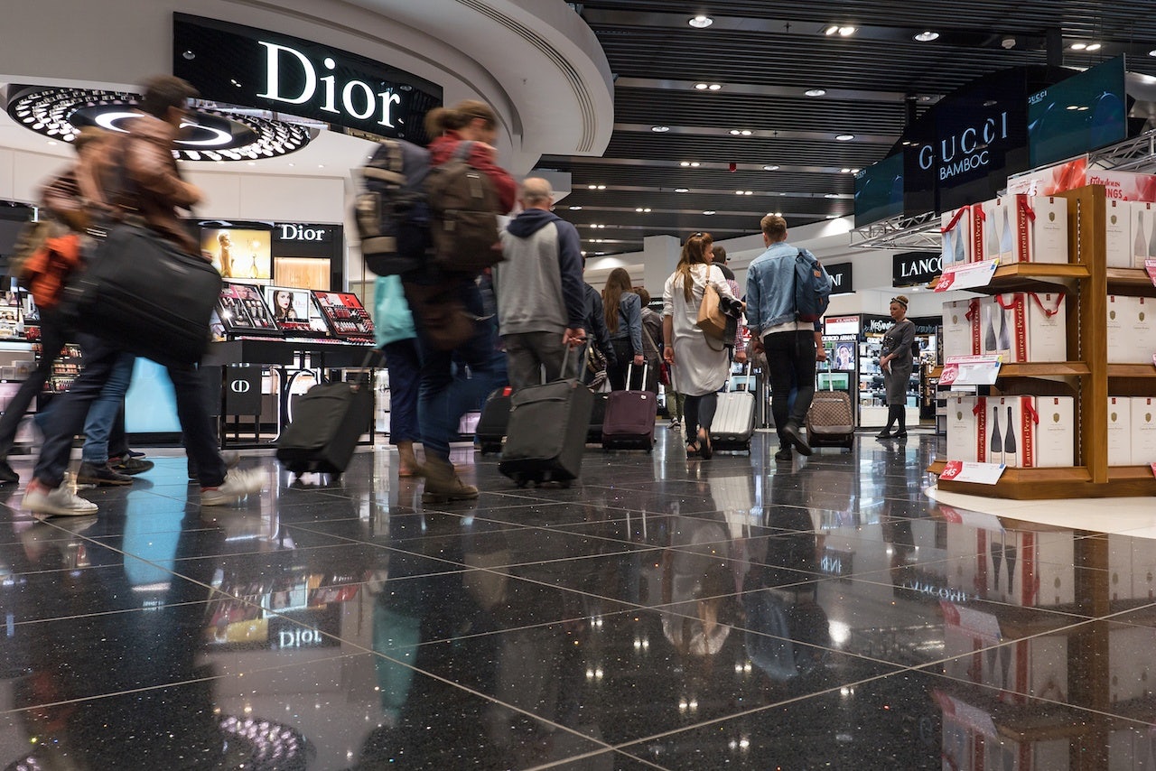 Duty free shops at Heathrow Airport, the busiest airport in the United Kingdom. Photo: Shutterstock / pio3