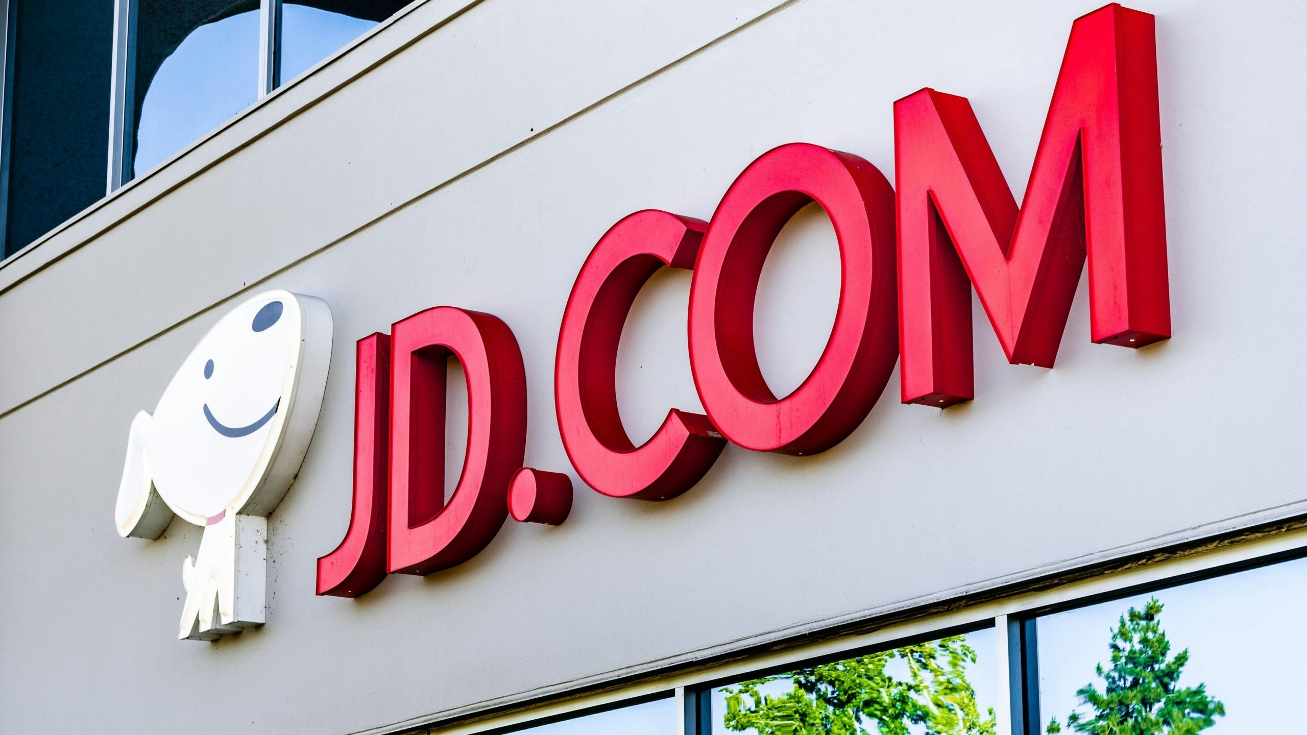 JD.com reportedly is taking on rival e-commerce platform Pinduoduo by launching a subsidy campaign. But is this a wise move? Photo: Shutterstock