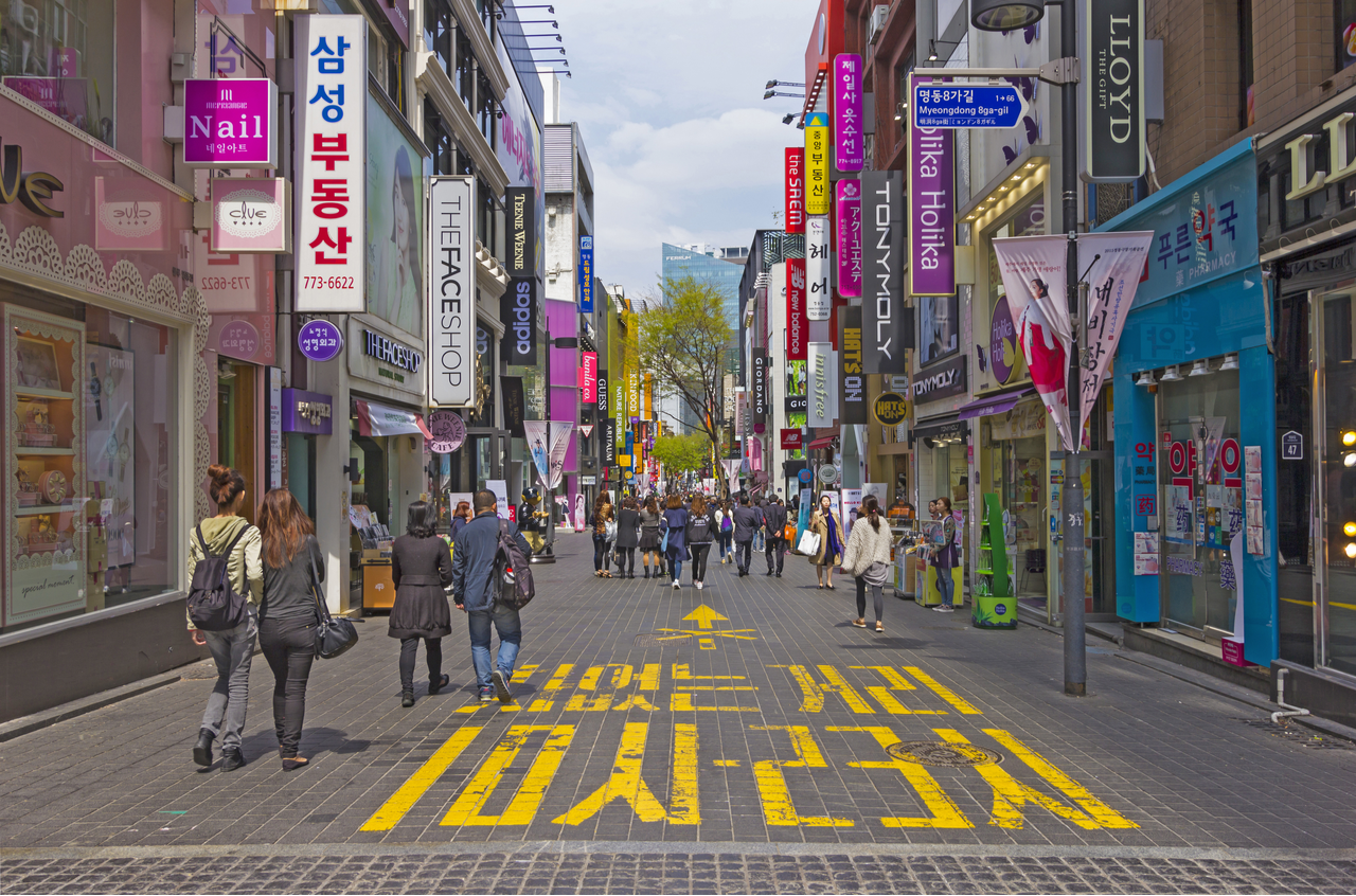 Despite the introduction of the new e-commerce law, Chinese resellers have found creative ways to engage in daigou activities between China and South Korea. Photo: Shutterstock