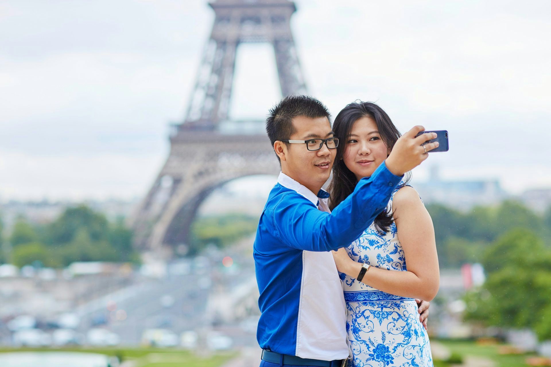 Chinese Tourists Return to Paris Amid Easing Fears of Terrorism