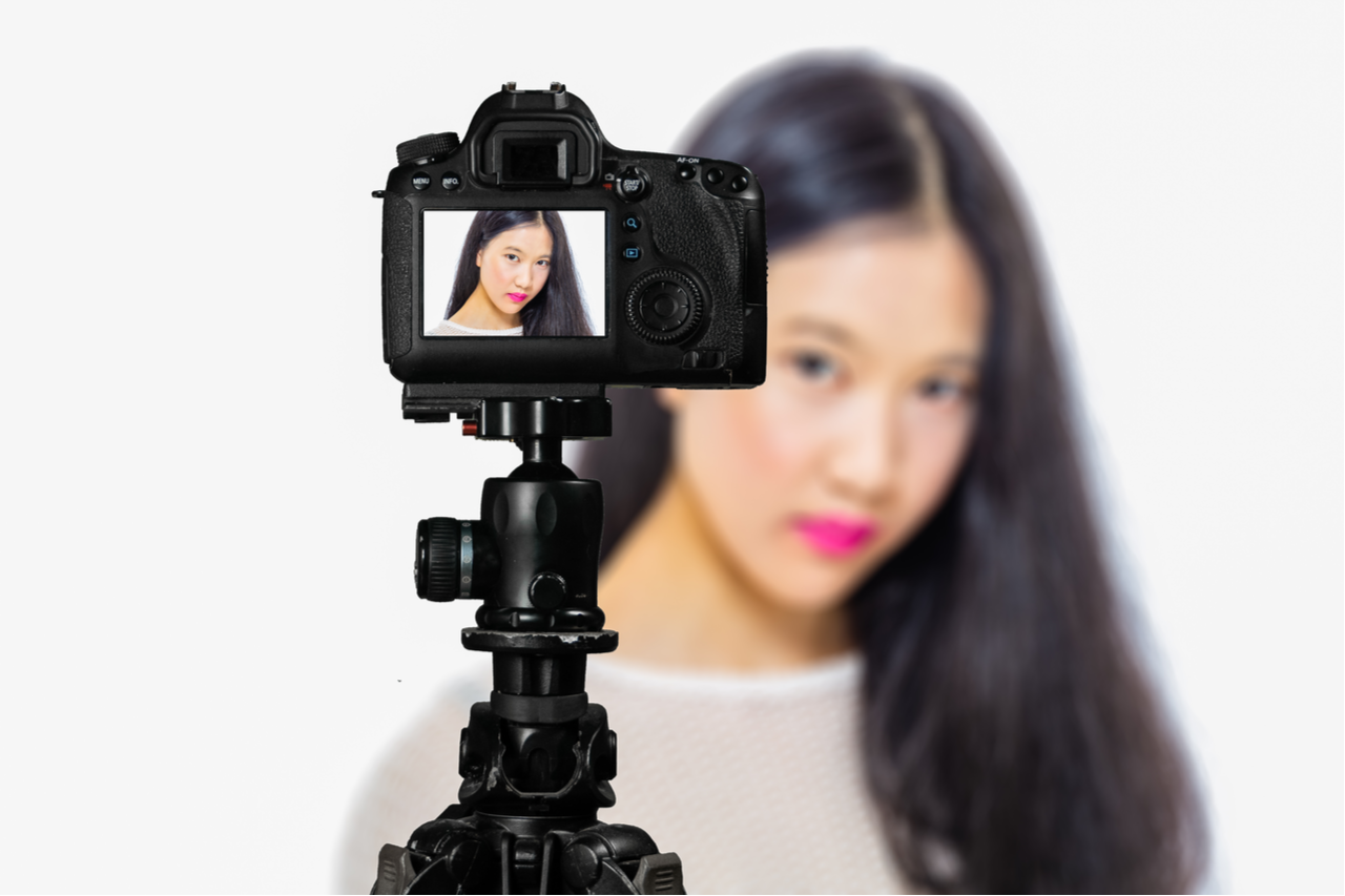 The Chinese social commerce app Little Red Book is testing its live-streaming feature as a new way for users to create content. Photo: Shutterstock