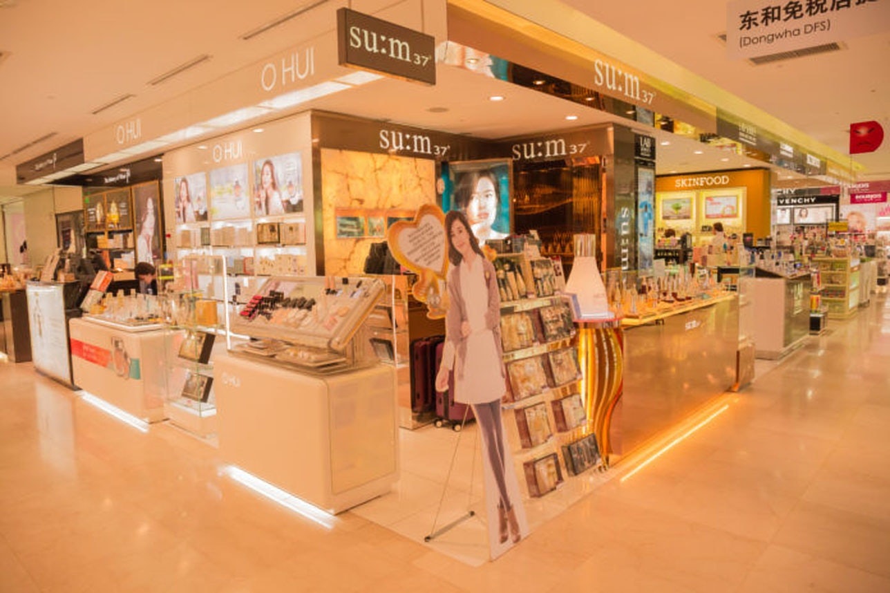 The Donghwa Duty Free store in Seoul. South Korean duty-free retailers have been able to curb loses through 'daigou' buyers, who resell the purchased goods in China. Photo: Shutterstock