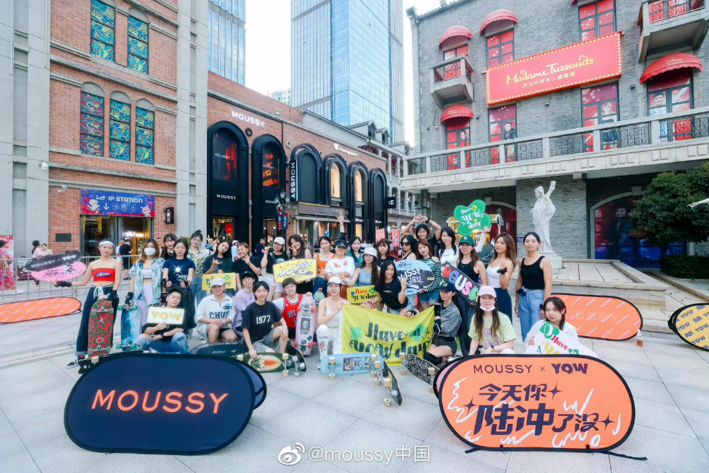 Spanish skateboard outfit Yow collaborated with the Japanese denim group Moussy to organize an offline land surfing event in Wuhan for female surfers. Photo: Moussy