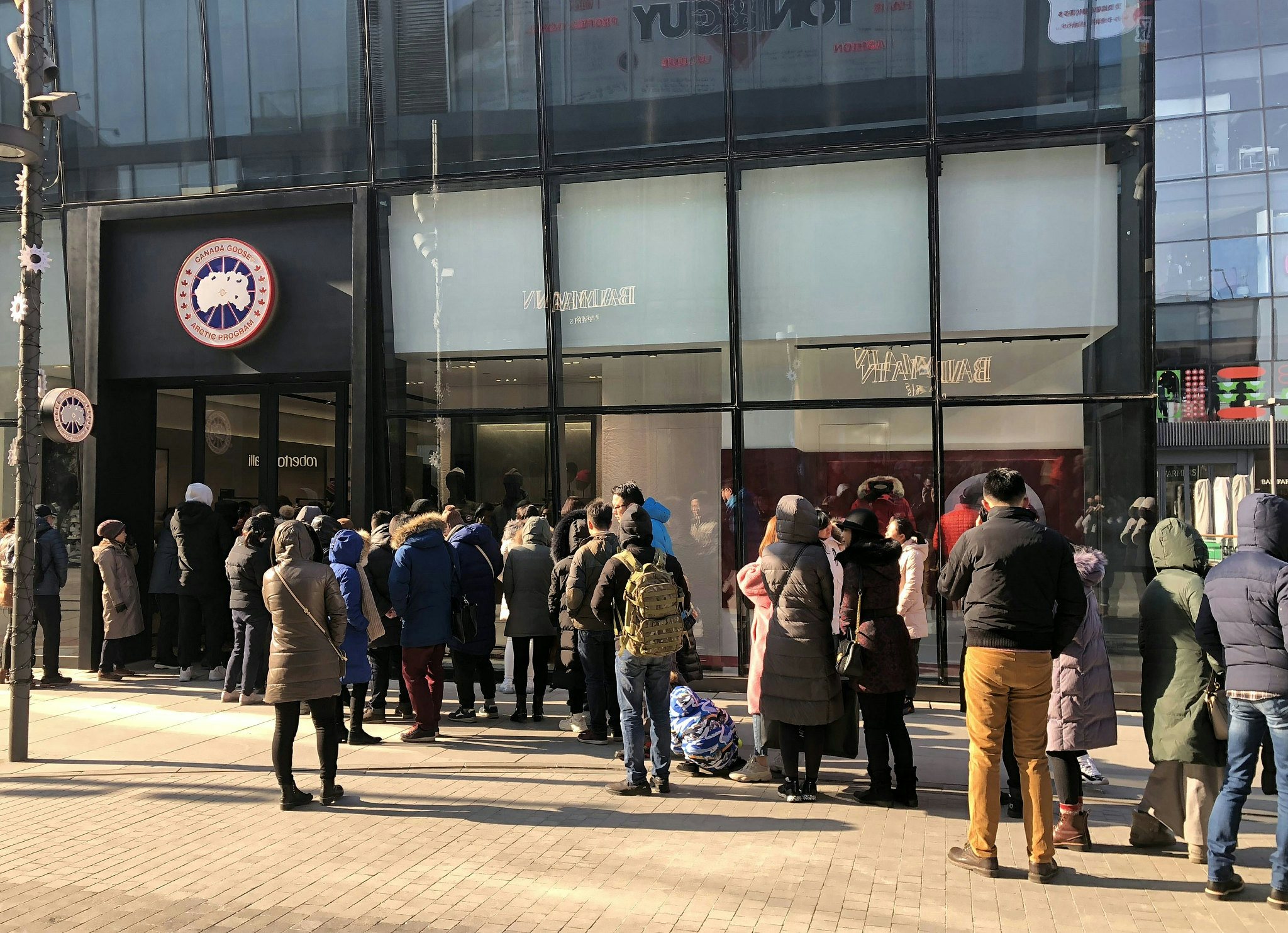Many Chinese consumers flocked to Canada Goose's first Chinese store and waited in the cold winter for about an hour to get in. Photo: VCG