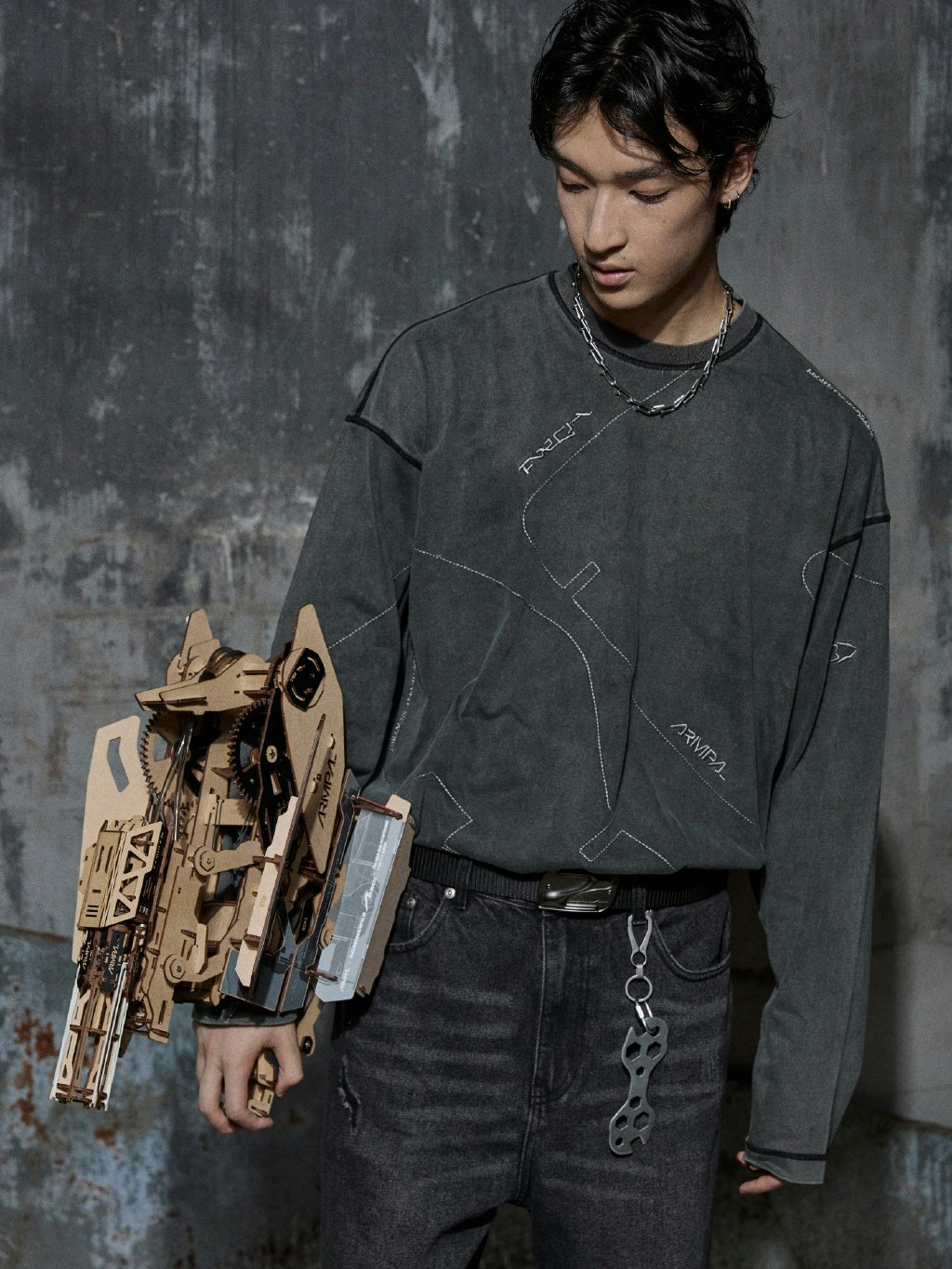 The "mechanical armour" of Ampal is reinterpreted by Arch by Roaringwild for a clothing collection. Photo: Arch by Roaringwild Weibo