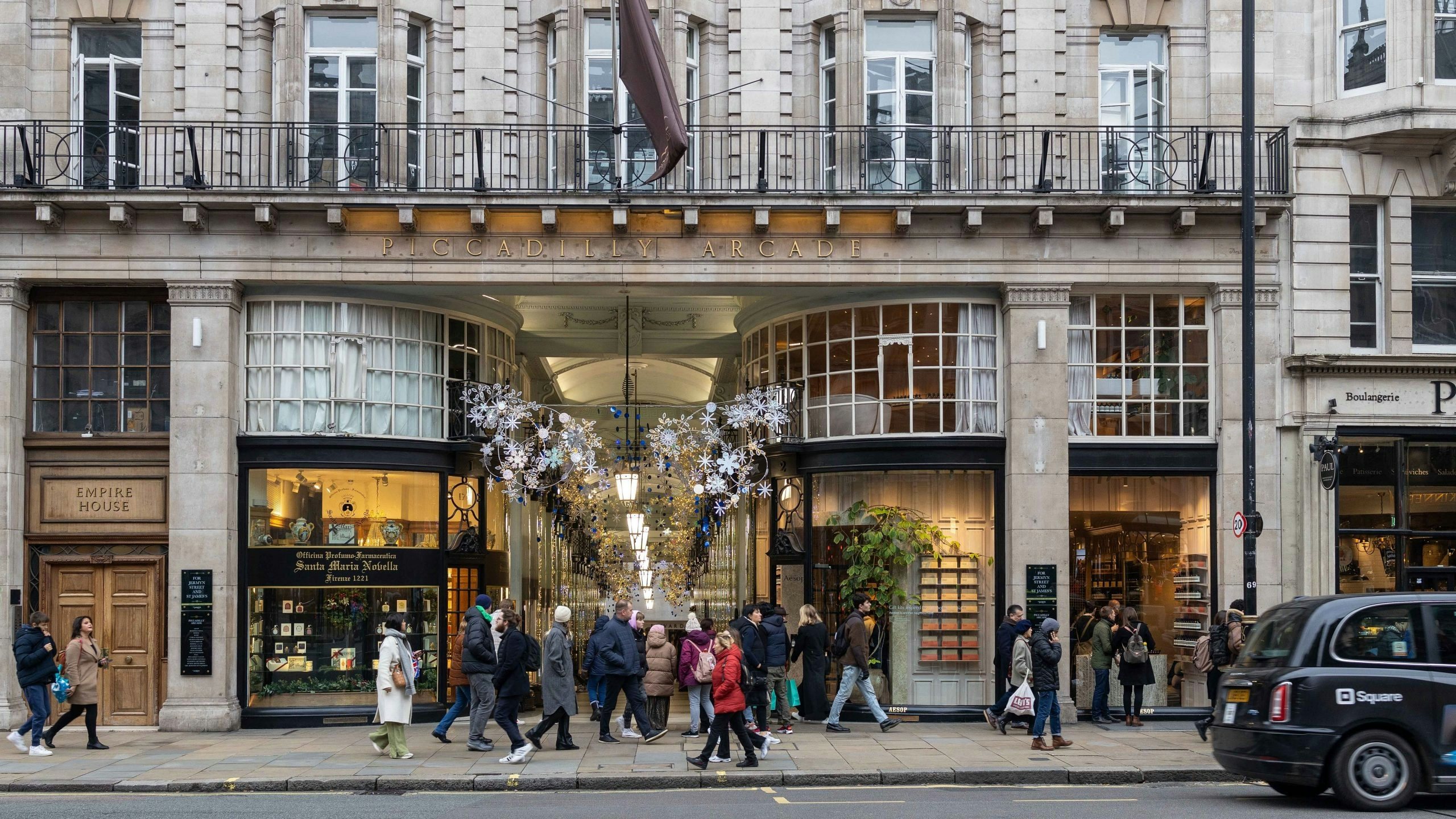 The UK has lost its allure as a luxury shopping destination among Chinese tourists, primarily due to the withdrawal of its tourist tax refund policy. Photo: Shutterstock