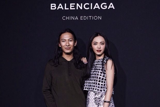 Alexander Wang (L) with Yao Chen (R) at Balenciaga's Beijing runway show on Thursday. (Weibo/Yao Chen)