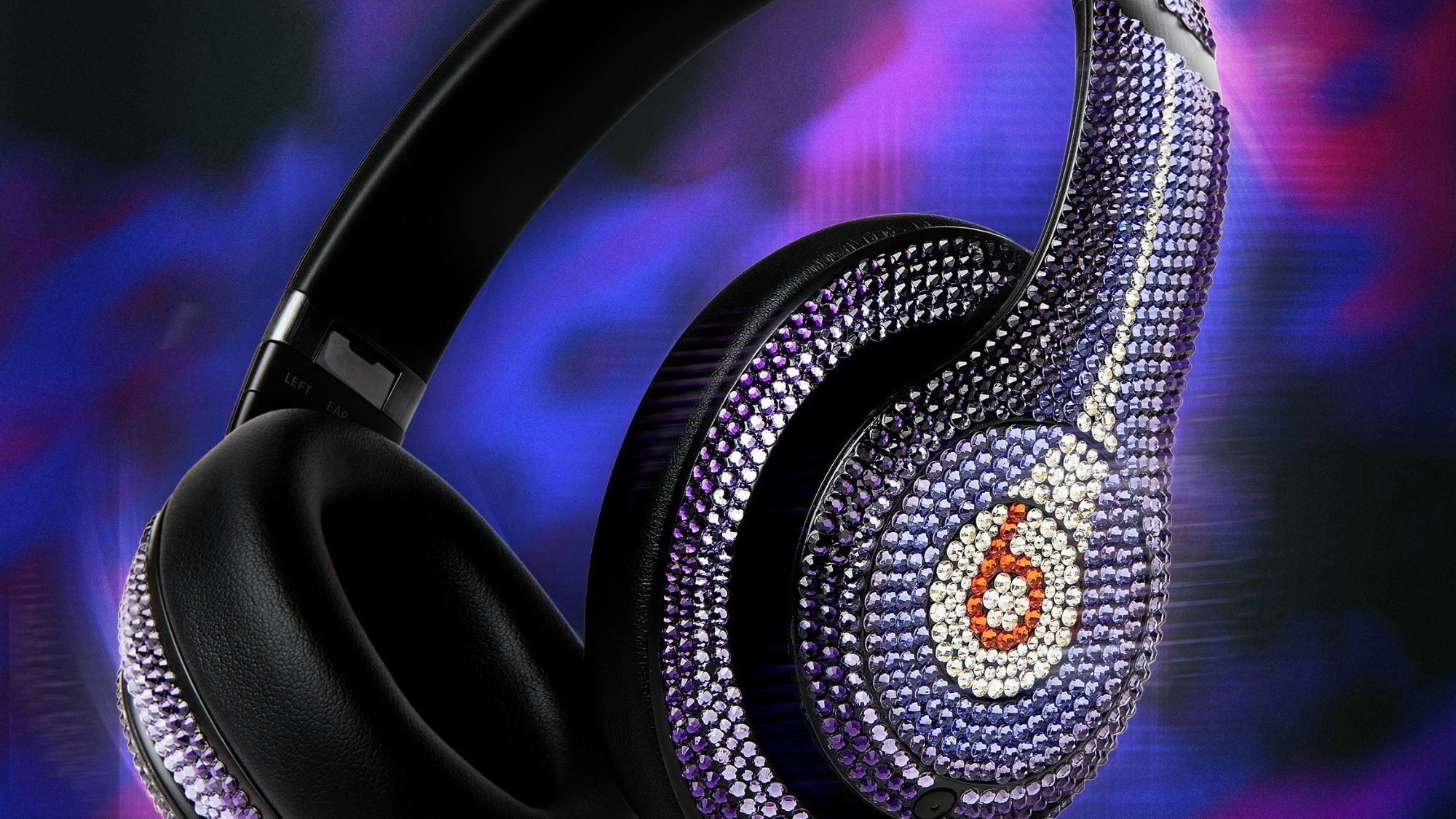 Windowsen reimagines the Beats Studio Pro headphones to accessorize Fall 2024. Photo: Windowsen