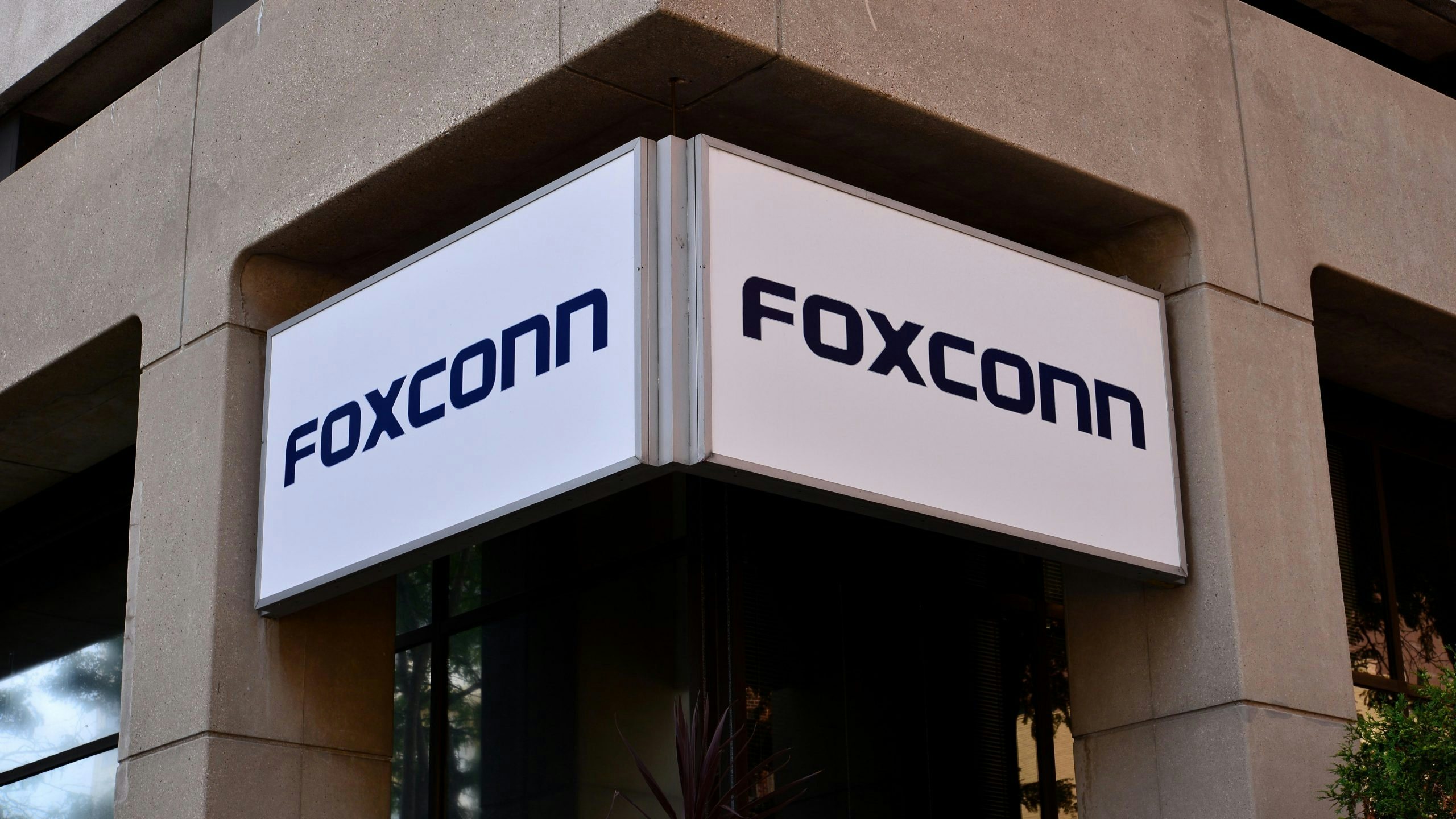 A COVID-19 outbreak at Foxconn’s Zhengzhou plant, which makes iPhones, prompted a mass exodus of workers. What does this mean for China-based supply chains? Photo: Shutterstock