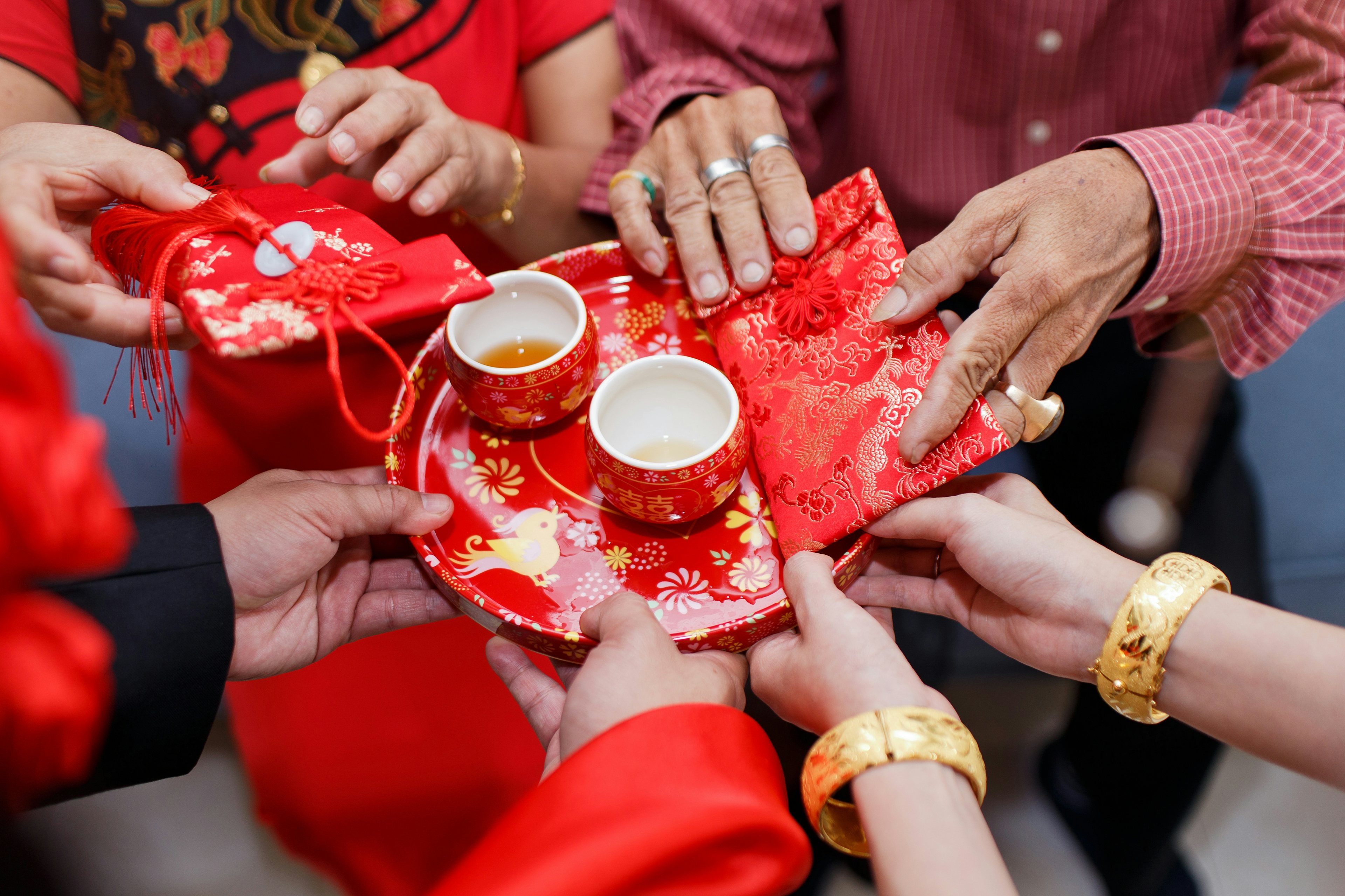 A red envelope, also known as a red packet, is a monetary gift exchanged during holidays or significant events like weddings, graduations, and birthdays. Image: Shutterstock
