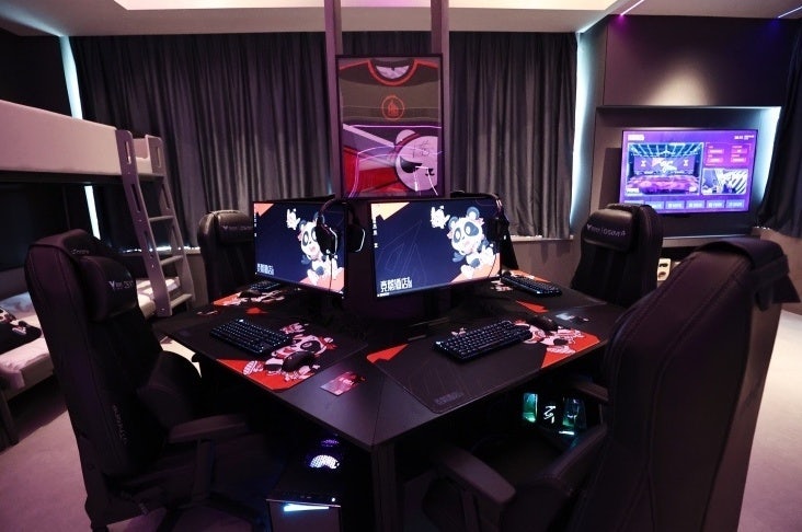 A look into the in-house gameplay setup at Tencent and Ouyus' new esports hotel. Photo: Radii