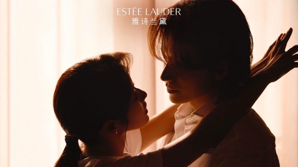 Estée Lauder shot its 520 campaign with Yan Chengxu and Xu Ruohan — actors from The Forbidden Flower (夏花). Image: Estée Lauder