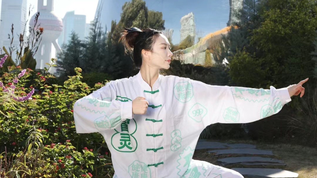 A woman performs baduanjin, a common form of Chinese qigong used as exercise. Photo: Xiaohongshu user @StellaSSj