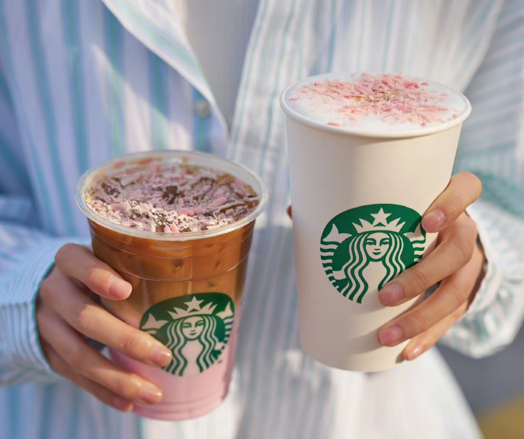 Starbucks has turned some of its popular products a cherry-pink. Image: Starbucks' Weibo