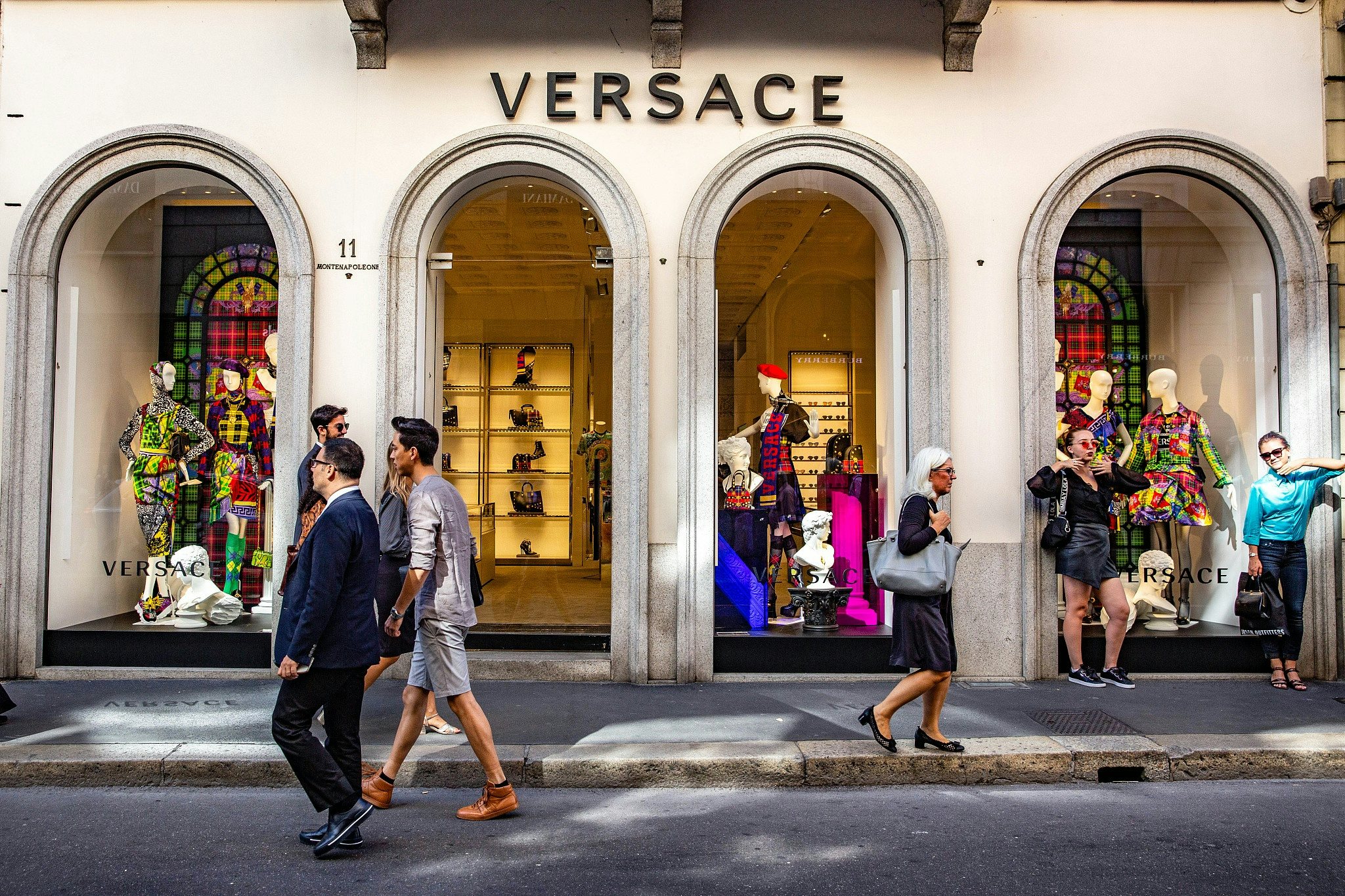 Handbag maker Michael Kors Holding Ltd. is nearing an agreement to buy Gianni Versace SpA after the Italian fashion house known for its baroque designs drew interest from several suitors, people familiar with the plans said. Photographer: Francesca Volpi/Bloomberg via Getty Images
